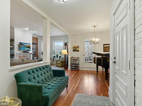 5th image of 672 Summit Ave Unit 202