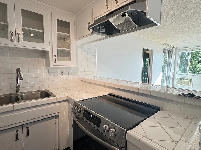 1921 Vista Del Mar St #204 — Photo 5