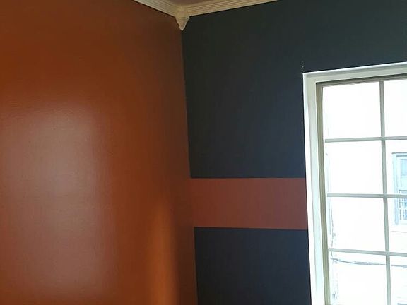 Ceiling of 2nd BR showing crown molding