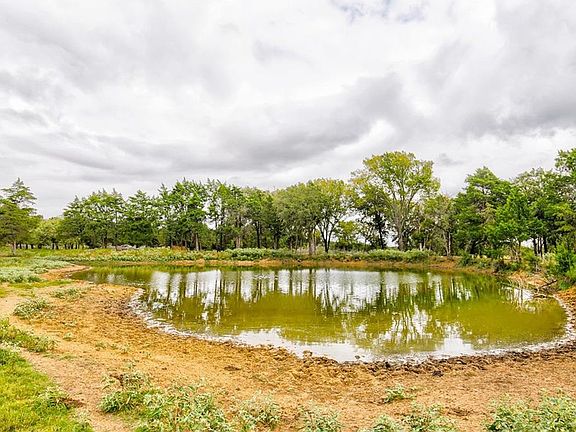 4th image of 821 County Road 317a