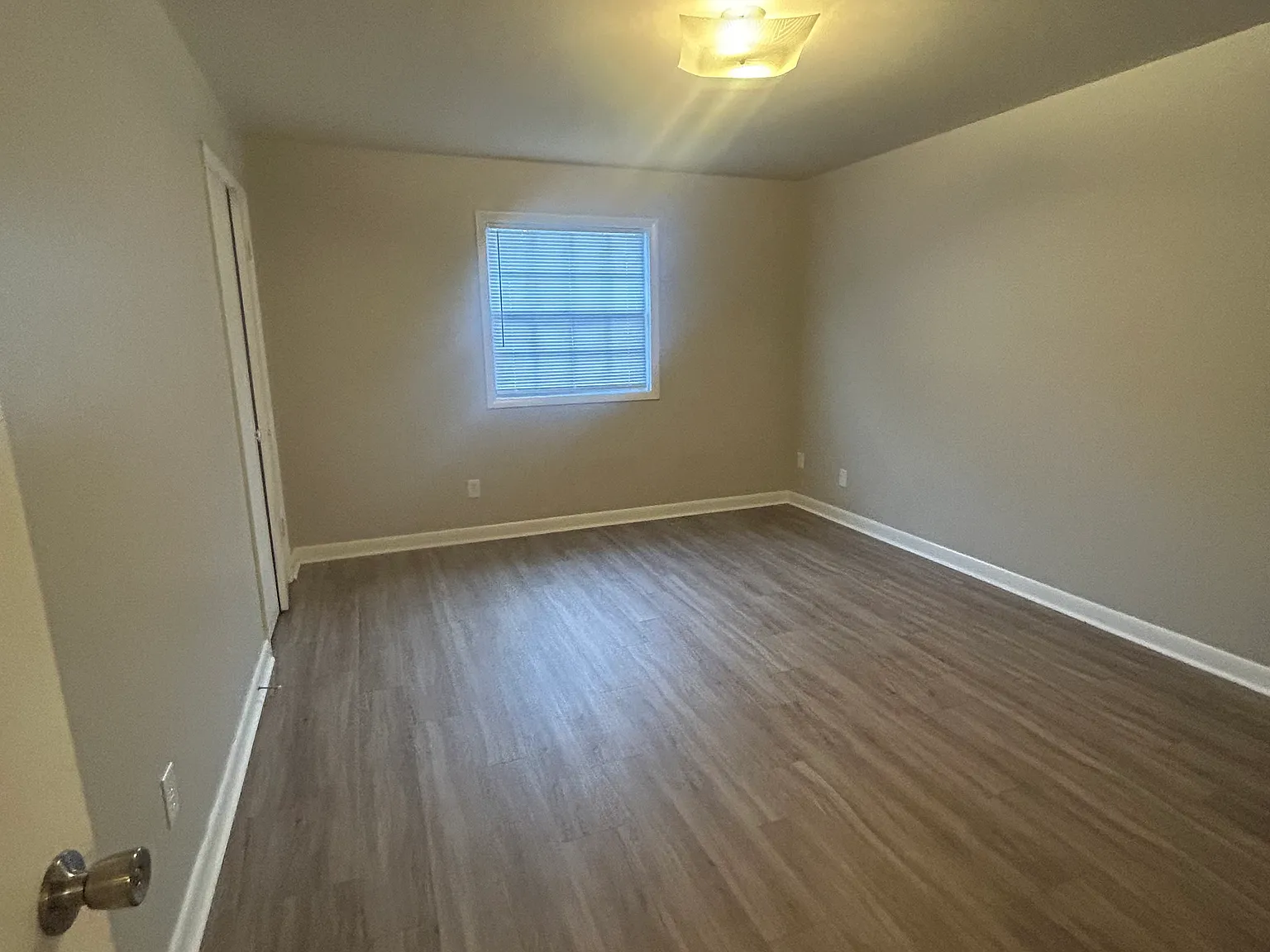 2 bed, 1.5 bath, 1000 sqft, $1,349 — Photo 4