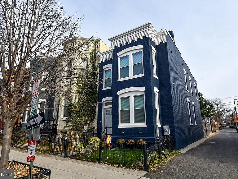 1117 Montello Ave NE — Photo 2