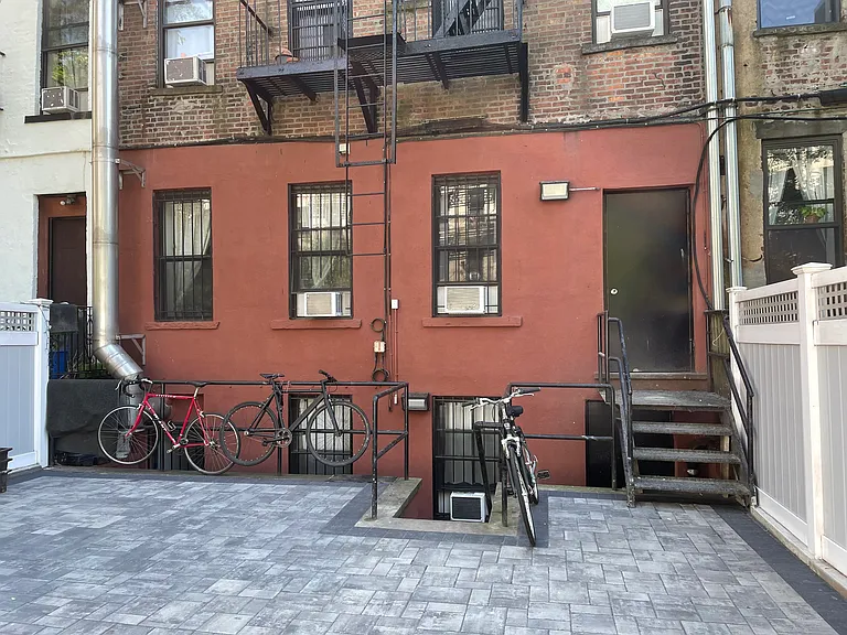 525 E 5th St #1R — Photo 2