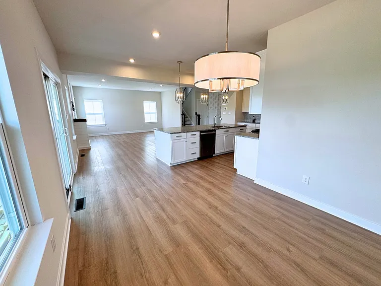 232 Regency Dr — Photo 13