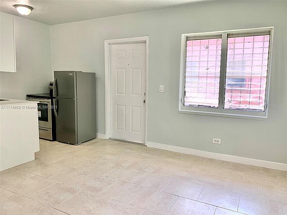 5th image of 2901 NW 18th St #10