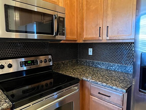 5th image of 78650 Avenue 42 APT 1404