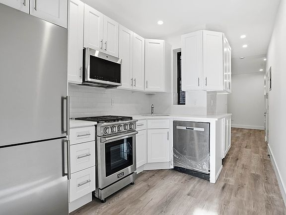 2nd image of 139 W 113th St