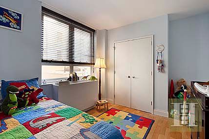 5th image of 211 E 46th St #6E