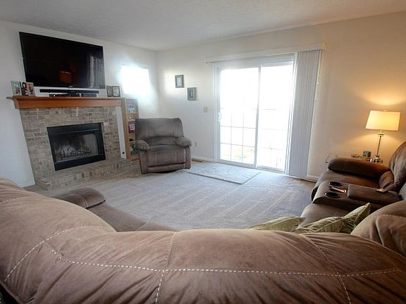 3rd image of 33443 Halle Ct