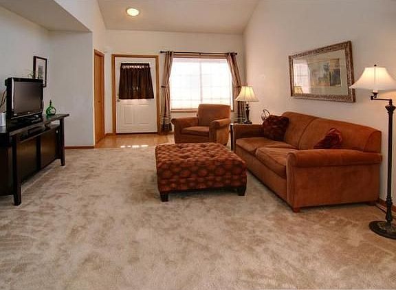 3rd image of 807 Ferdinand Dr