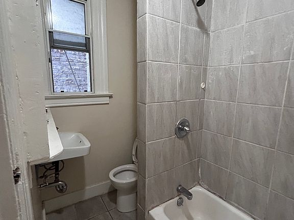 3rd image of 1005 Larkin St APT 21