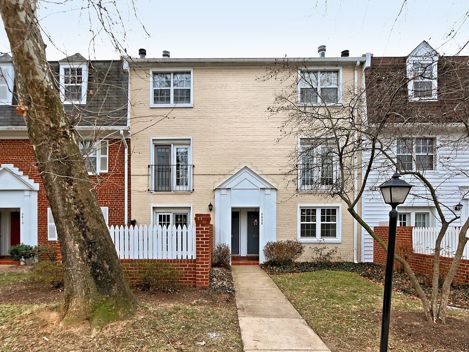 1st image of 2808A S Wakefield St