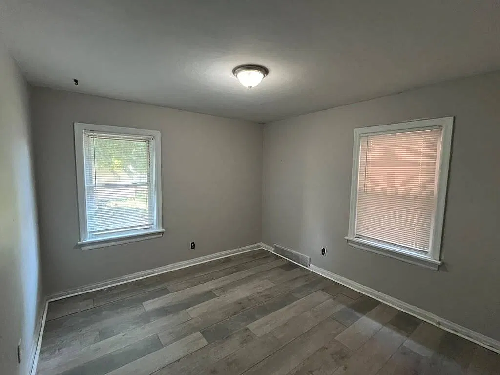 2 bed, 1.0 bath, 936 sqft, $1,100 — Photo 3