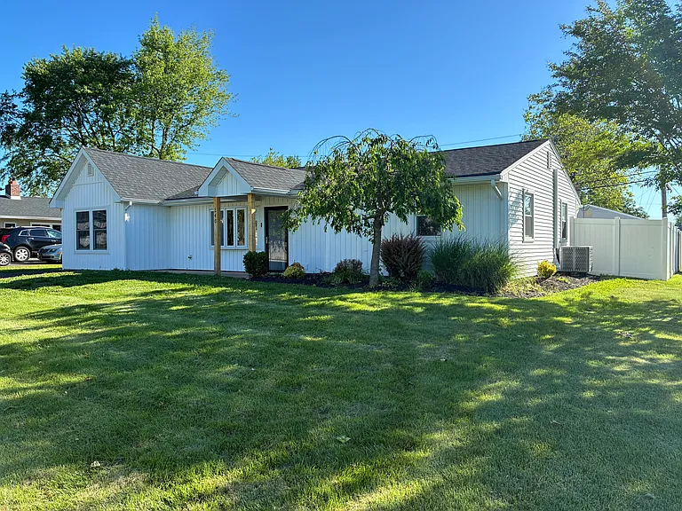 240 Goldenridge Dr — Photo 17