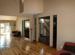 10622 Kenicott Trl, Brighton, MI