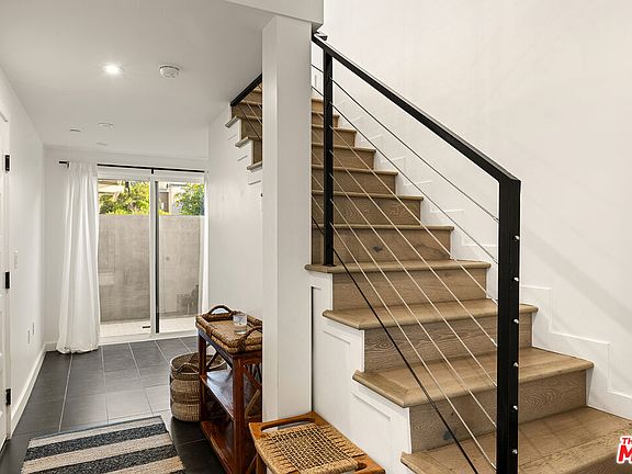 3rd image of 115 N Manhattan Pl