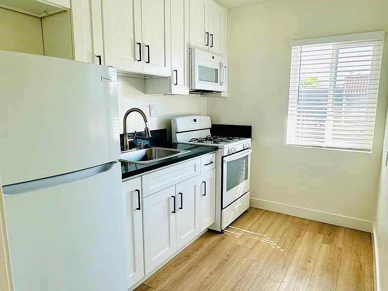 Kingston Apartments — Photo 8