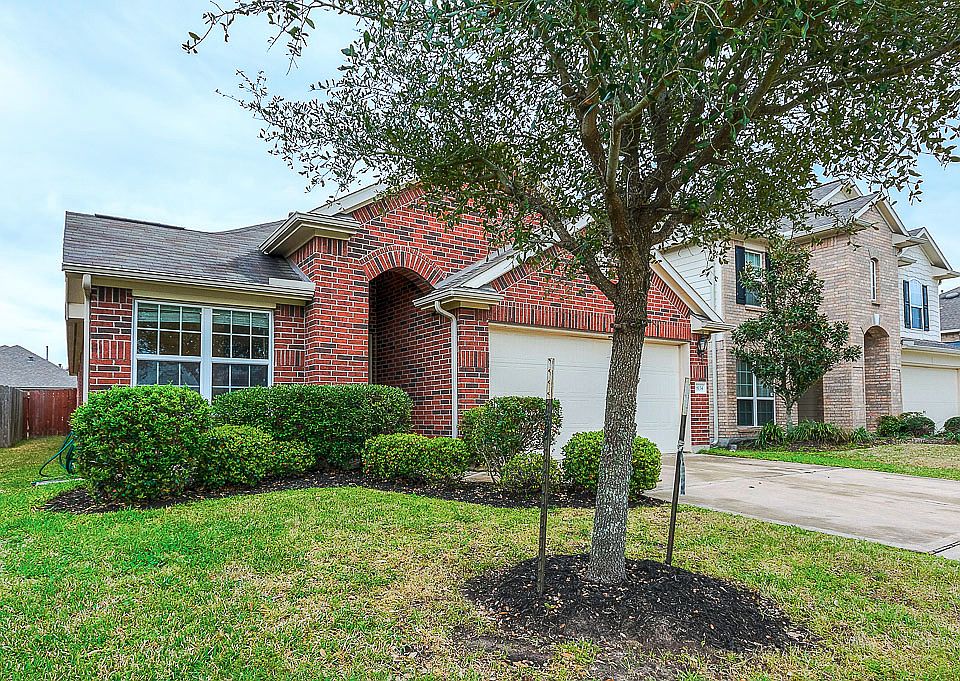 1st image of 18134 Surrey Lake Ln