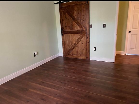 5th image of 969 Dixie St