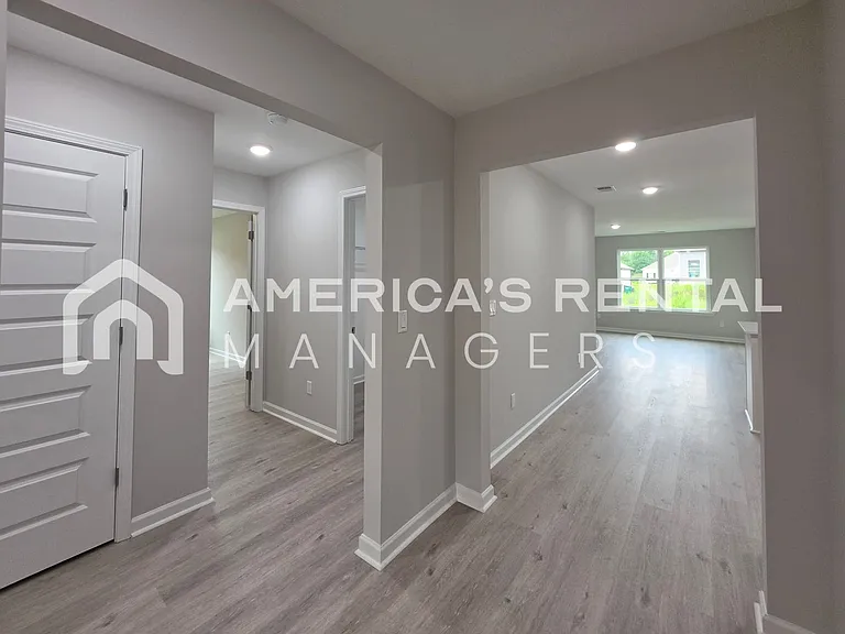 10312 Squires Way — Photo 16