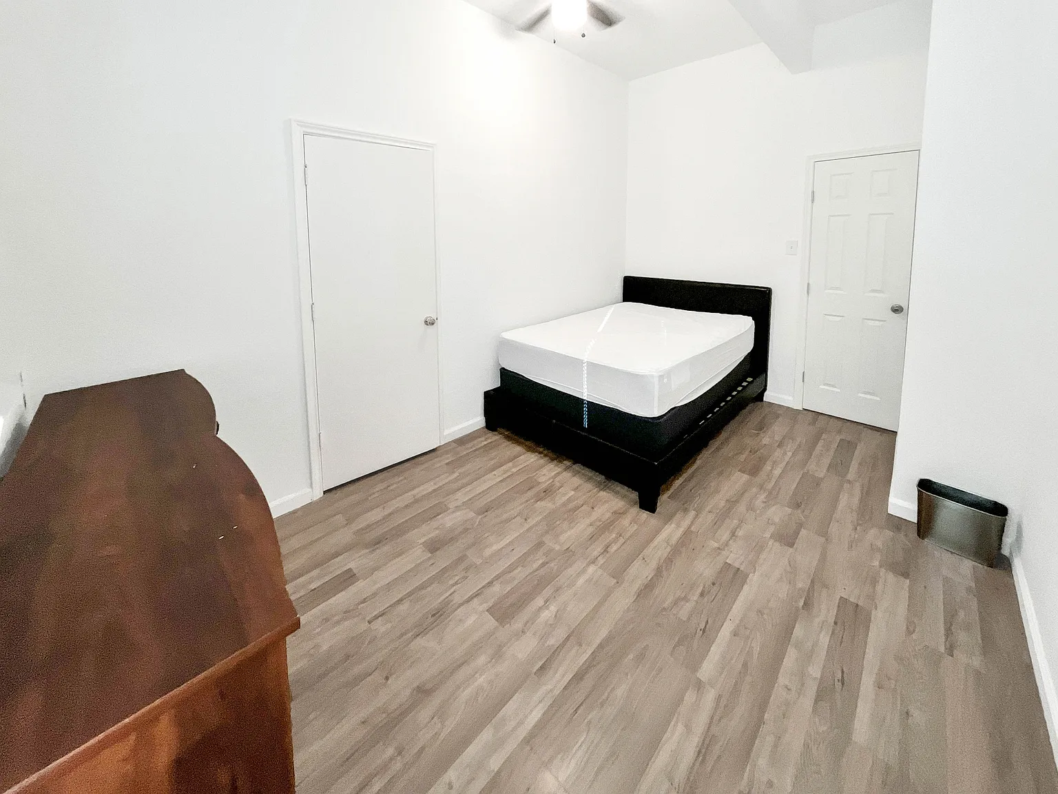 2117 Greta Ln — Photo 2
