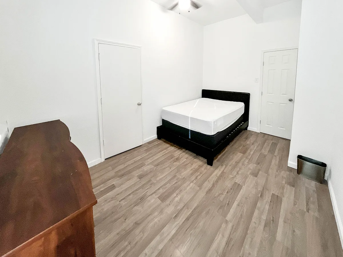 Building Photo - 2117 Greta Ln #1