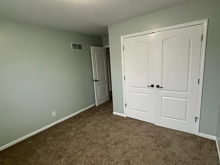 406 Killarney Ln — Photo 7