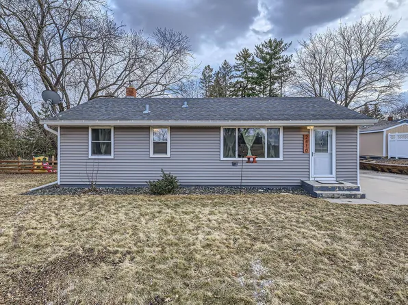 2410 7th St E, Maplewood, MN 55119