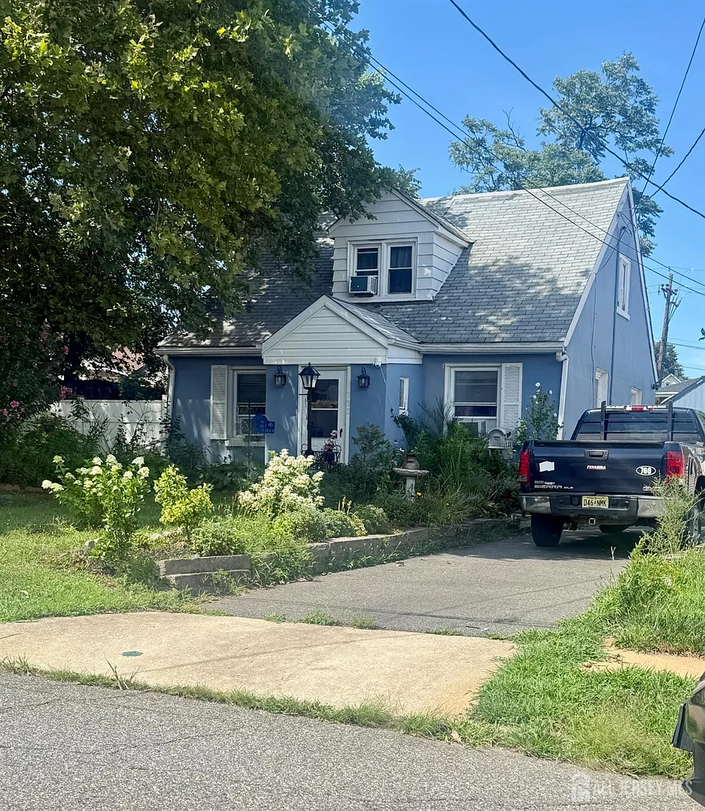 732 Vincent Pl photo 1