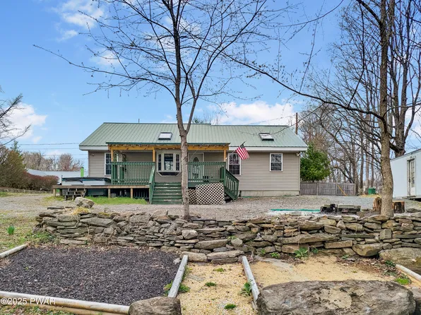 21 Maple St, Waymart, PA 18472