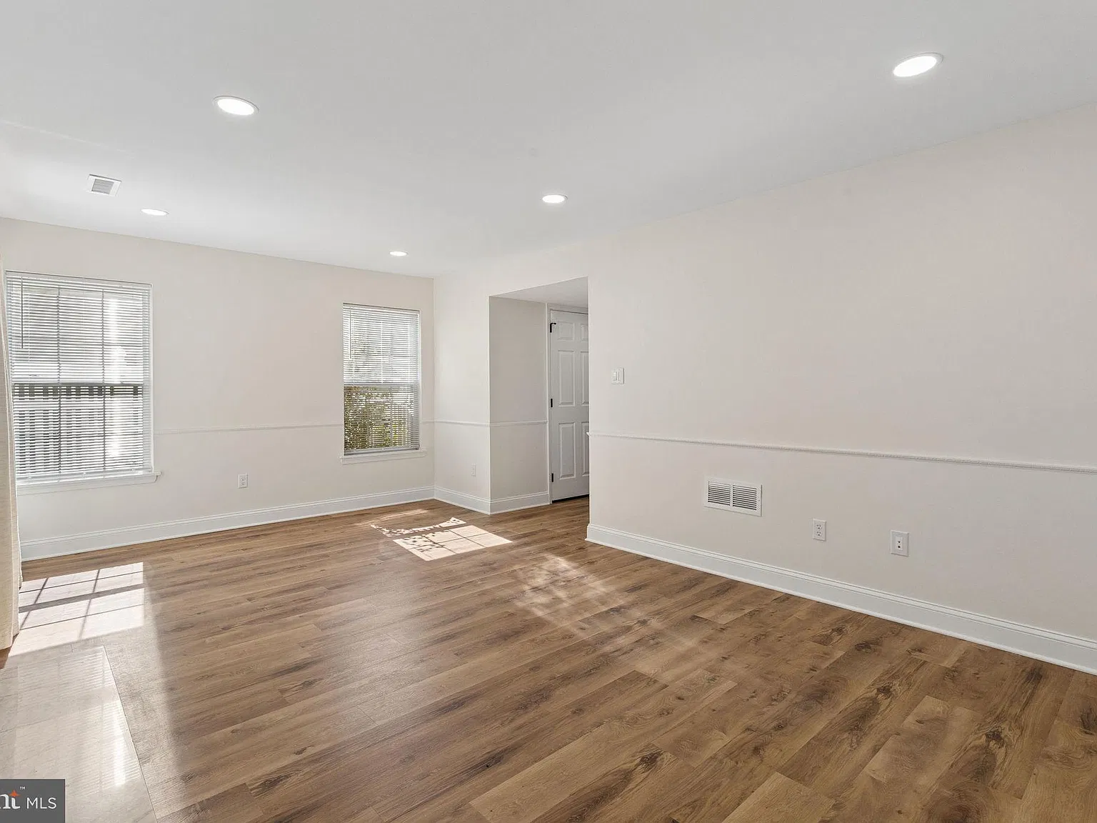 3 bed, 4.0 bath, 1924 sqft, $3,600 — Photo 4