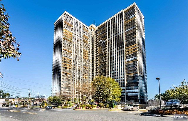 1st image of 300 Winston Dr APT 1906