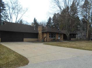 4434 Shorehaven Ln, Racine, WI 53403