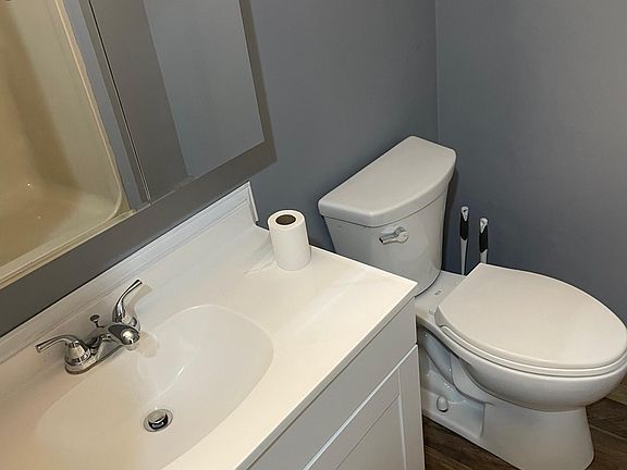 5th image of 212 W Doe Ave APT 1
