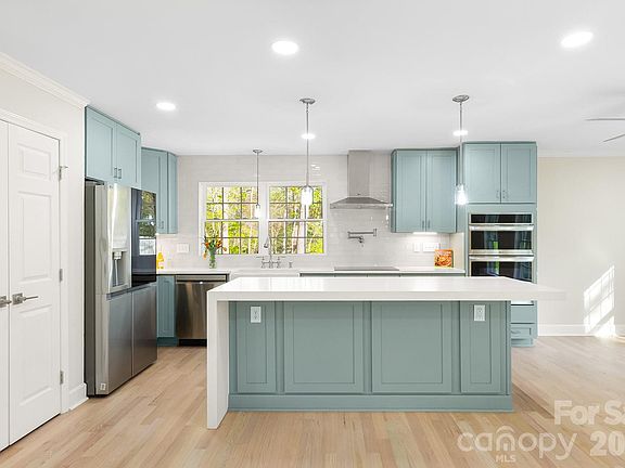 5th image of 100 Chadmore Dr