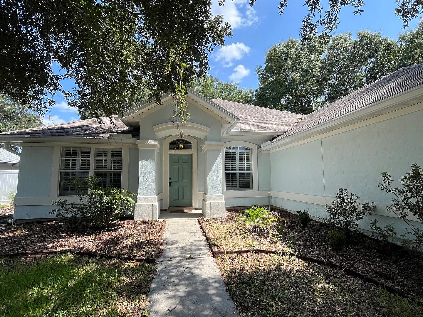 Screened In Ground Pool! Close to Schools, Shopping, Restaurants! — Photo 3