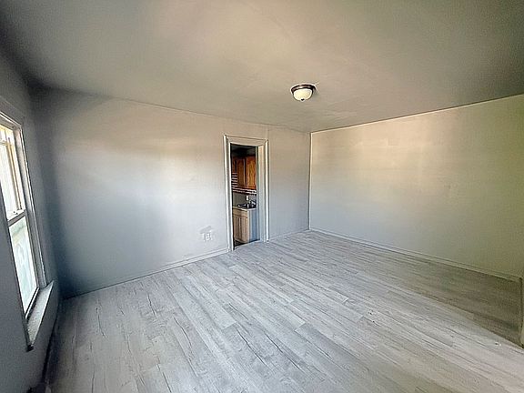 3rd image of 640 Carbon St #2