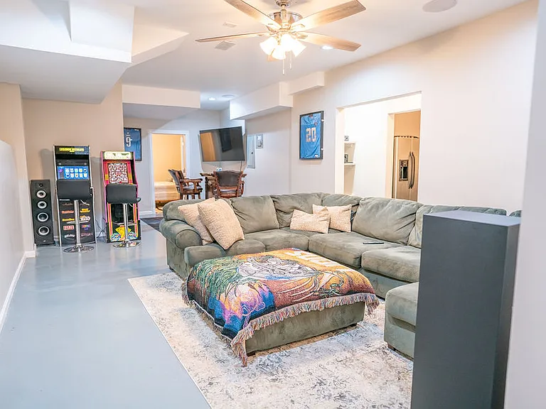 80 Adrians Ln #BASEMENT — Photo 12