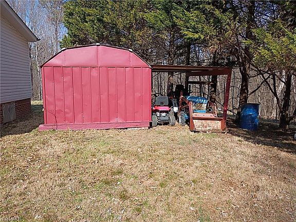 4th image of 204 Nubbin Ridge Rd