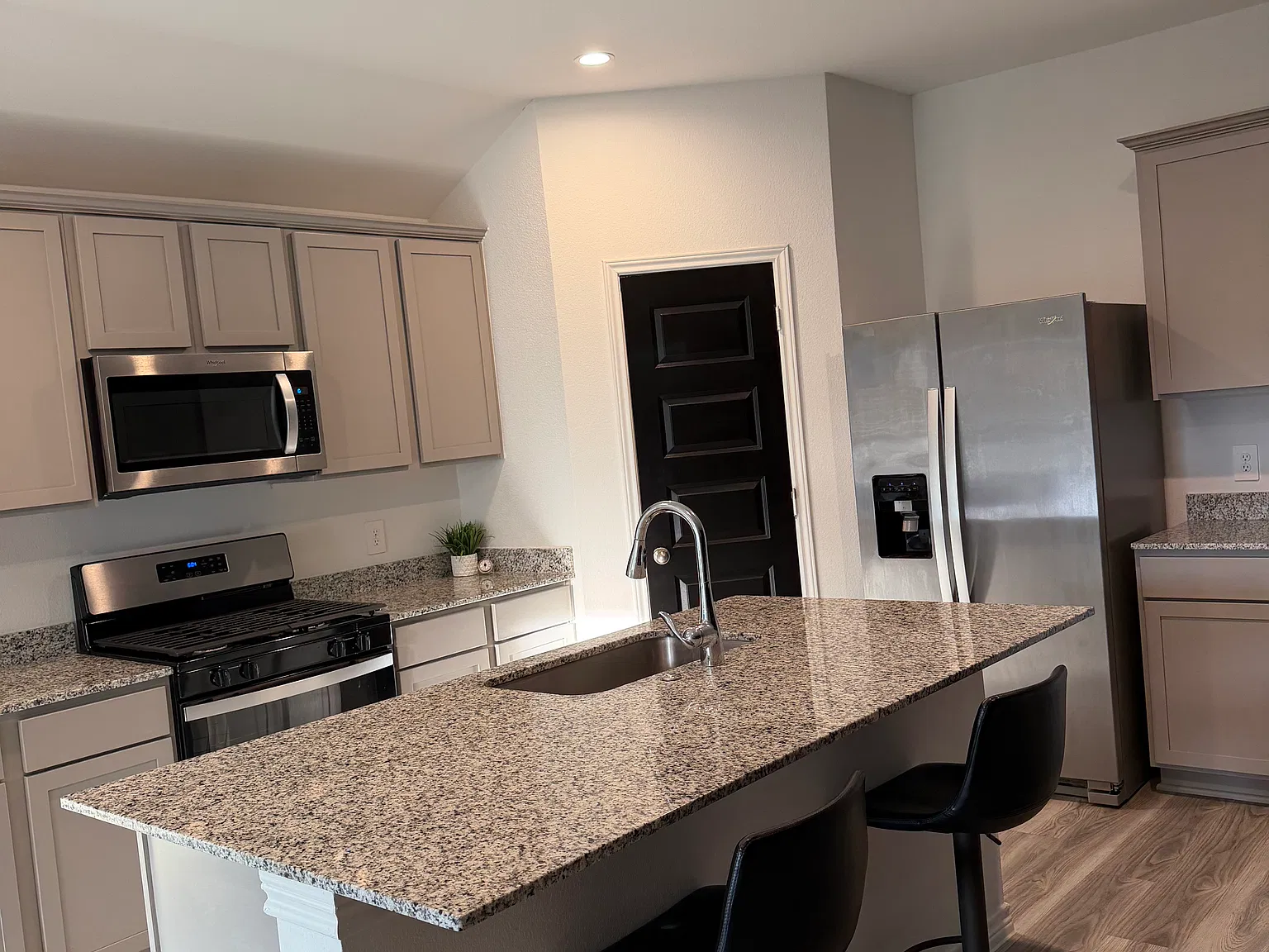 3 bed, 1409 sqft, $2,125 — Photo 3