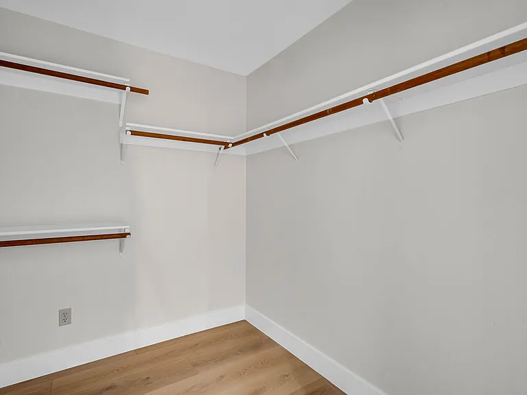 5650 Edgeview Dr — Photo 40
