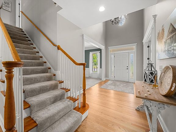3rd image of 698 Greenfield Rd