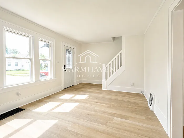 3 bed, 1.0 bath, 1320 sqft, $1,795 — Photo 4