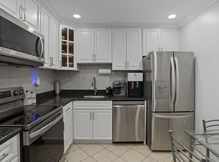2 Summit Dr APT 67, Reading, MA 01867