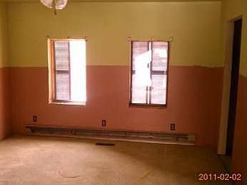 4th image of 1122 Blaine Ave