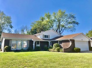 2112 N Kennicott Dr, Arlington Heights, IL 60004