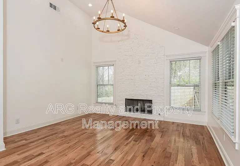 2215 Lang Dr SW — Photo 4