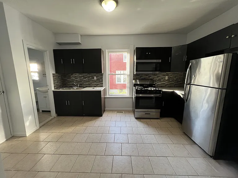 13 Garwood Pl #1 — Photo 2