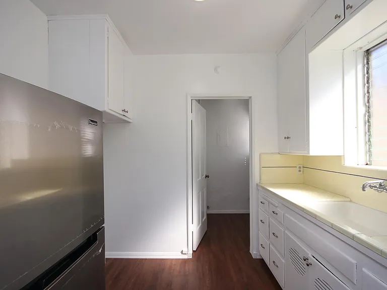 2045 Huntington Dr #1/2 — Photo 9