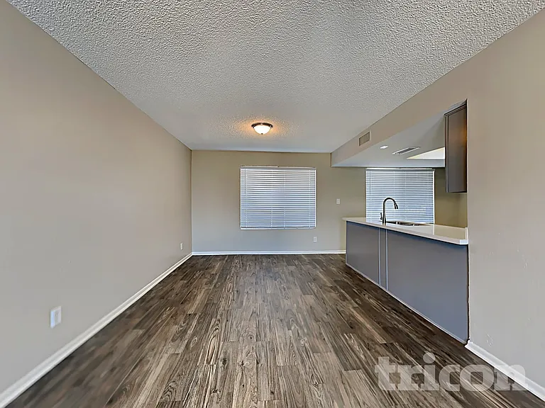 7805 W Cora Ln — Photo 3